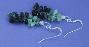 emerald_knitted_earrings_flat_scaled